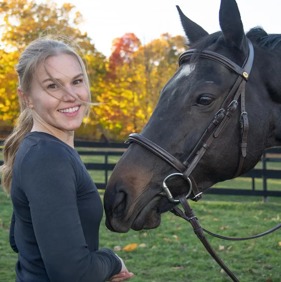 Two photos of a horse, one with clean, well-fitted tack and another completely without, for comparison as portrait reference.